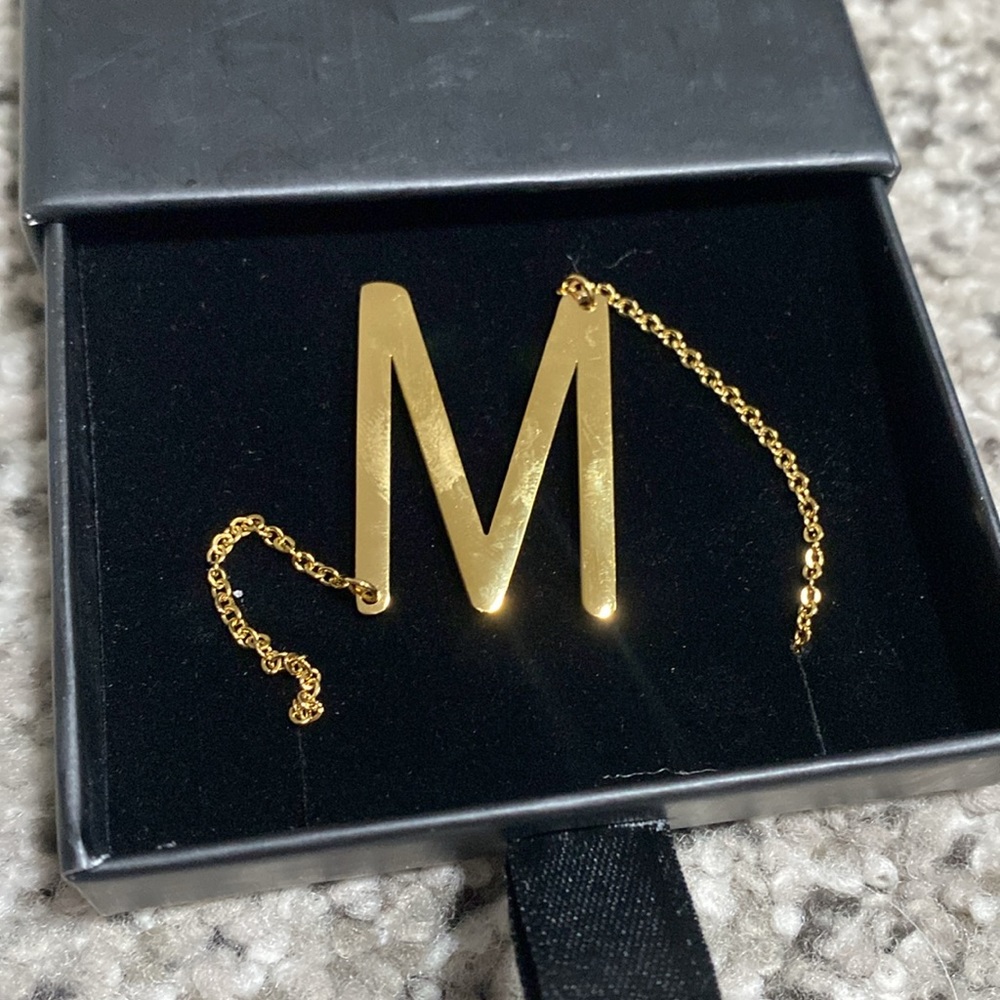 New in box Mint&Lily Gold Statement Initial Necklace Letter M